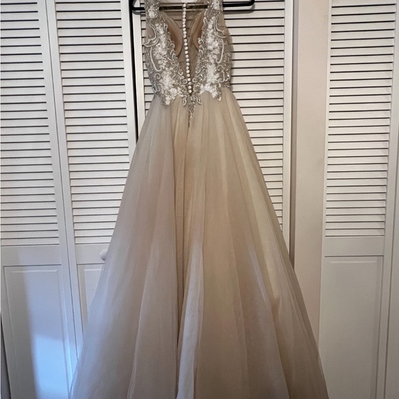 Pollardi Lanisideta Bridal Gown, lightly worn - Picture 8 of 12